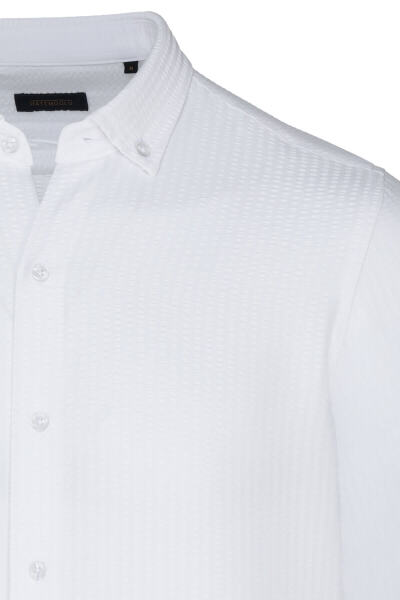 Beyaz Comfort Fit Düğmeli Yaka Uzun Kollu Gofre Casual Gömlek - 7
