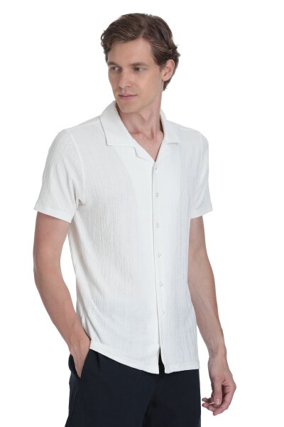 Beyaz Regular Fit Apaş Yaka Gömlek 