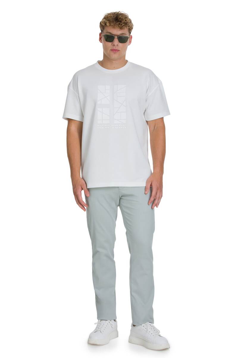 Beyaz Regular Fit Bisiklet Yaka Oversize Tişört - HTML (1)