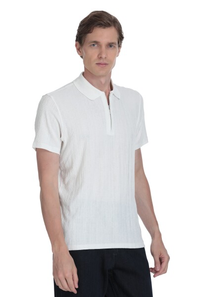 Beyaz Regular Fit Fermuarlı Polo Yaka Tişört 