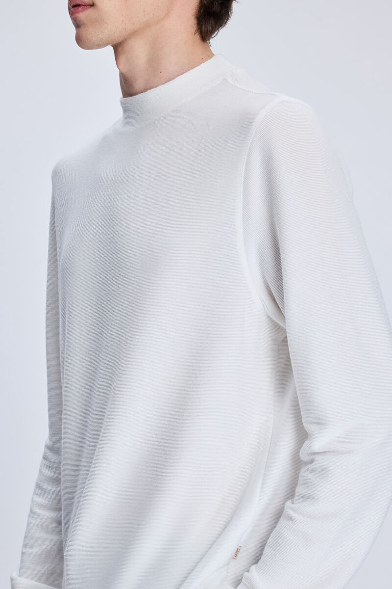 Beyaz Regular Fit Jakarlı Yarım Balıkçı Yaka Sweatshirt - Hatem Saykı (1)