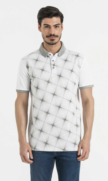 Beyaz Desenli Polo Yaka Tişört - 1