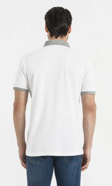 Beyaz Desenli Polo Yaka Tişört - 4
