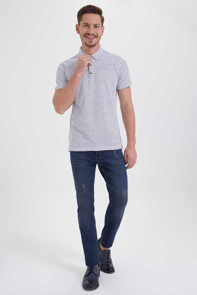 Beyaz Desenli Polo Yaka Tişört - 2