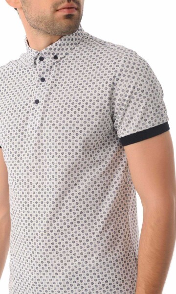 Beyaz Desenli Düğmeli Polo Yaka Tişört - 3