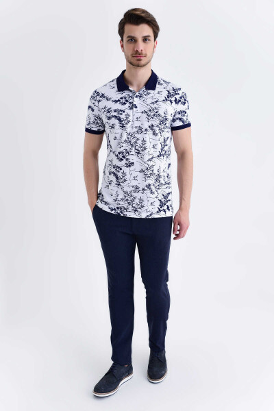 Beyaz Desenli Polo Yaka Tişört - 2