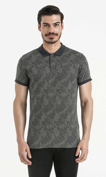 Gri Desenli Polo Yaka Tişört - 1