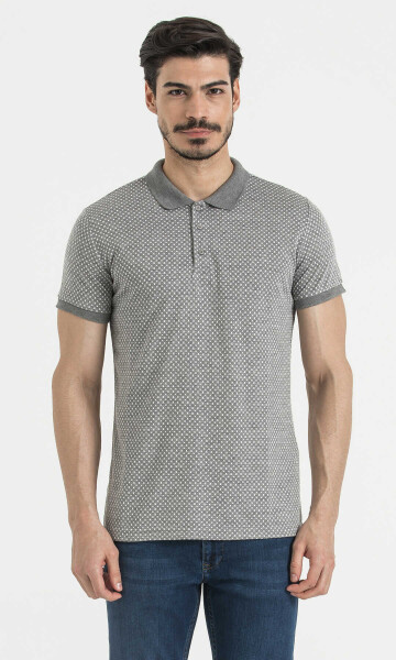 Gri Desenli Polo Yaka Tişört - 1