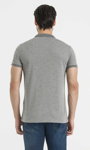 Gri Desenli Polo Yaka Tişört - 4