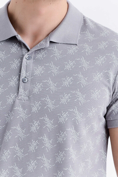 Gri Desenli Polo Yaka Tişört - 4