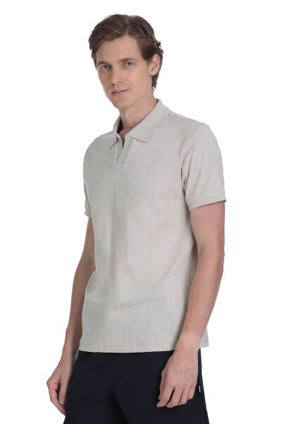 Ekru Regular Fit Apaş Yaka Pamuklu Tişört 