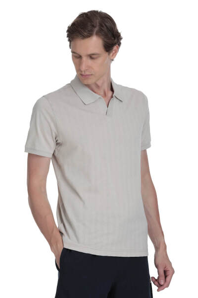 Ekru Regular Fit Apaş Yaka Pamuklu Tişört - 3