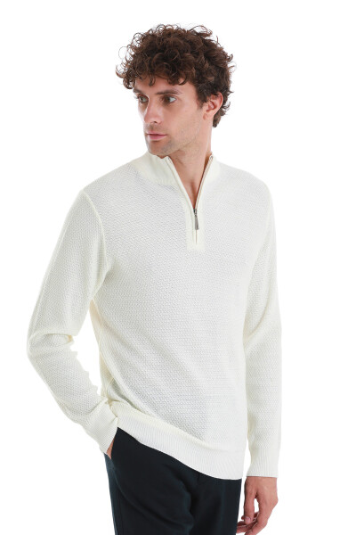 Ekru Regular Fit Jakarlı Yarım Balıkçı Yaka Fermuarlı Yünlü Triko Kazak - 3