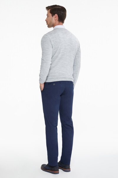 Gri Regular Fit Jakarlı V Yaka Triko Kazak - 3