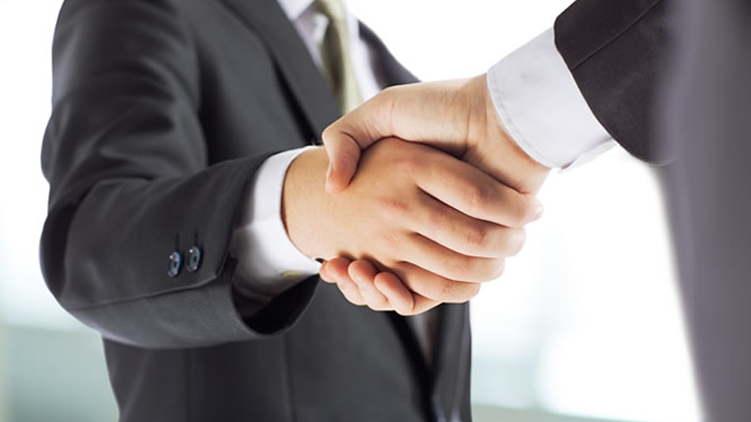 İYİ BİR İLK ETKİ İÇİN BEDEN DİLİ KULLANIM