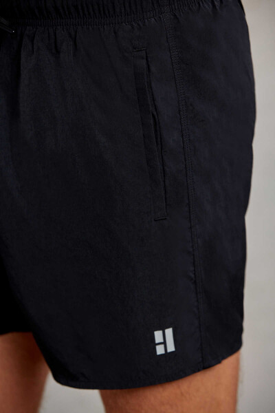 Siyah Dinamik Fit Düz Yandan Cep Deniz Şortu - 5