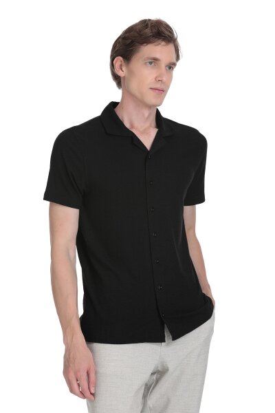 Siyah Regular Fit Apaş Yaka Gömlek 