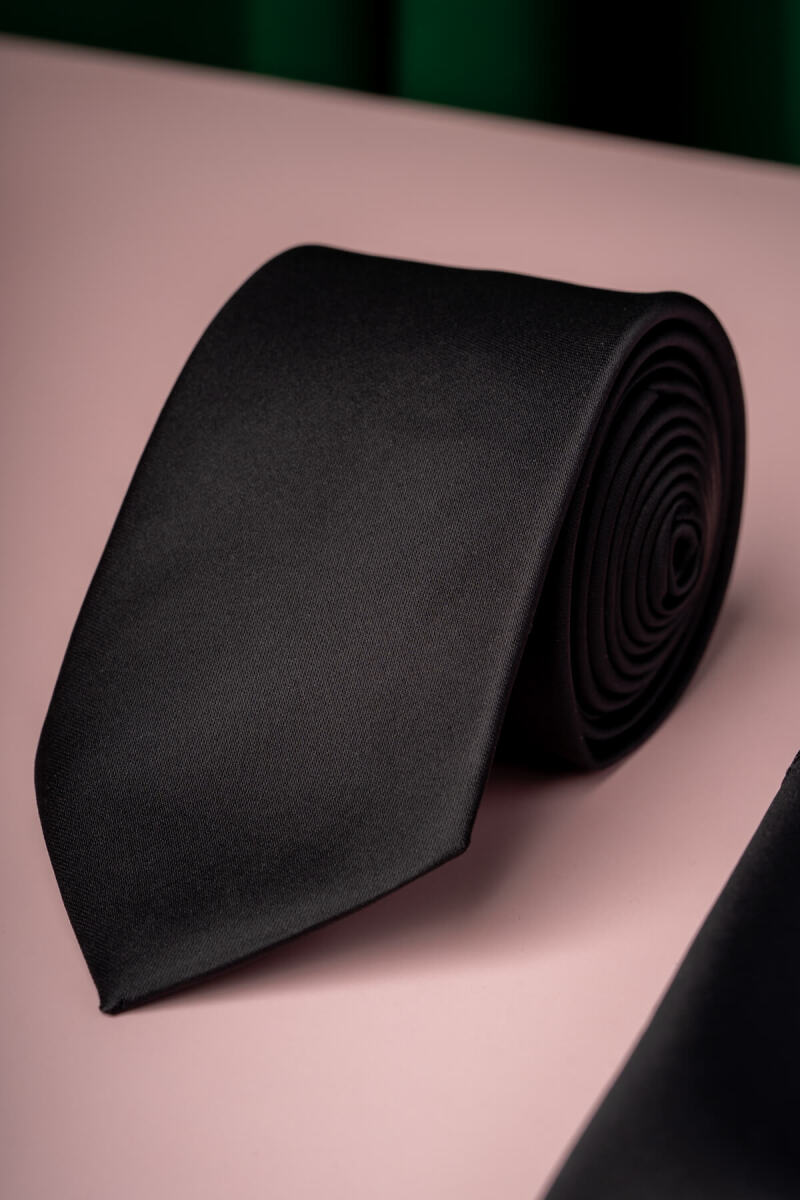 Su ve Leke Tutmayan 7 Cm Siyah Kravat ve Mendil Seti - Hatemoğlu (1)